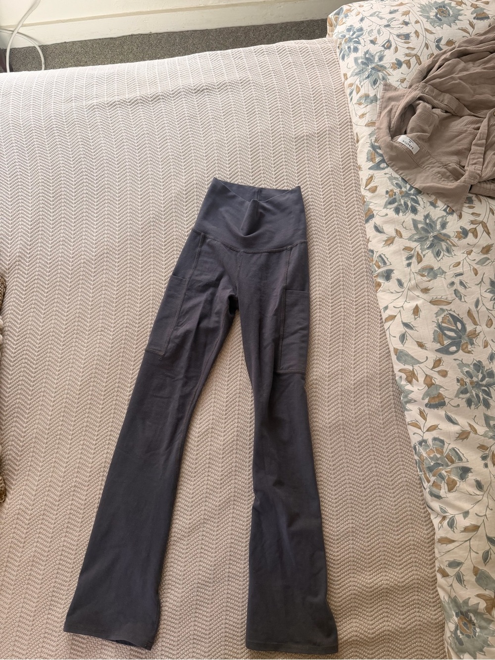 Jungmaven risa flared leggings with pockets diesel gray